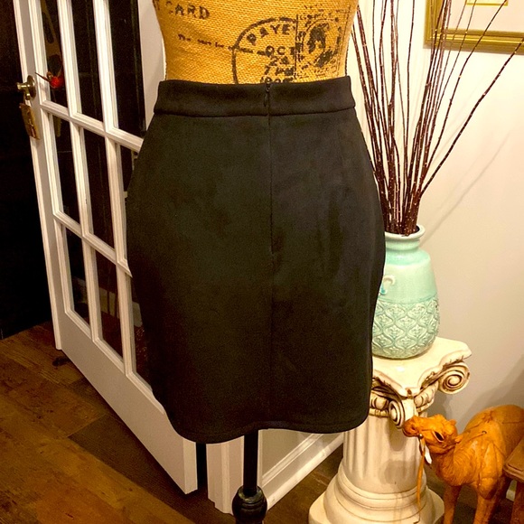 NWOT Faux Black Suede Mini Skirt, Laced Detail, Back Zip, Size M - Picture 5 of 12